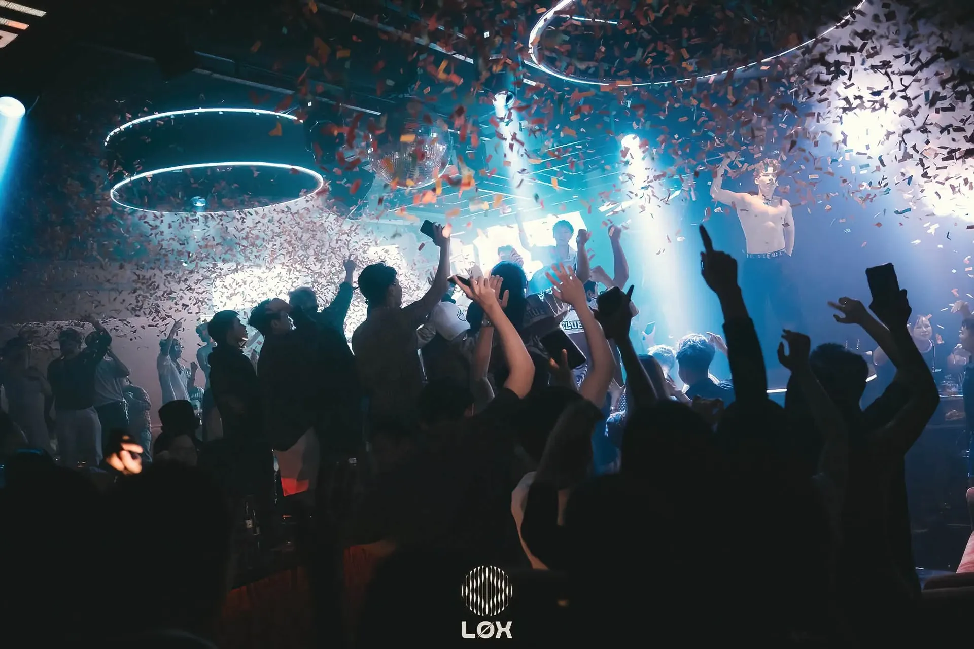Một đêm tại LOX Vũng Tàu